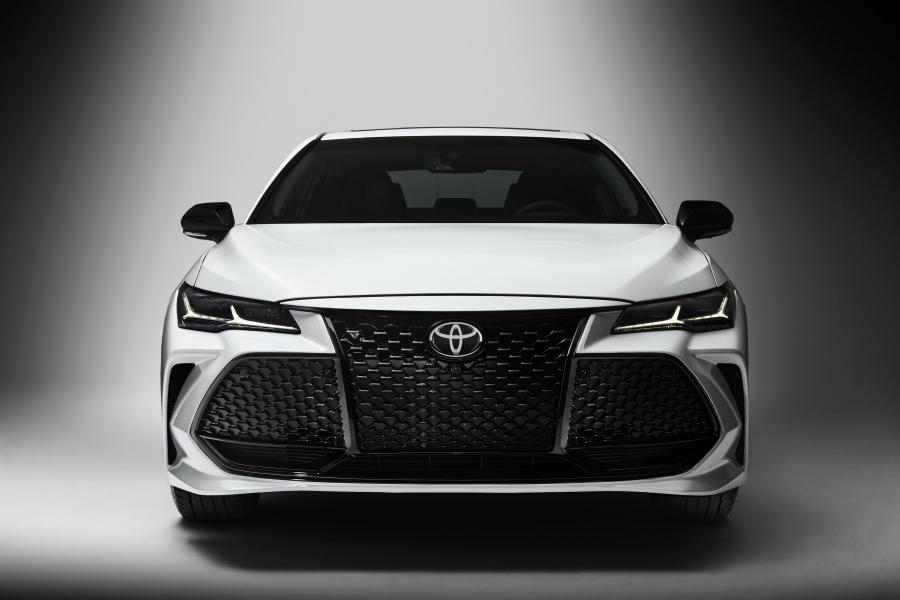  Toyota Avalon Touring 2018 года  (фото 2 из 41)